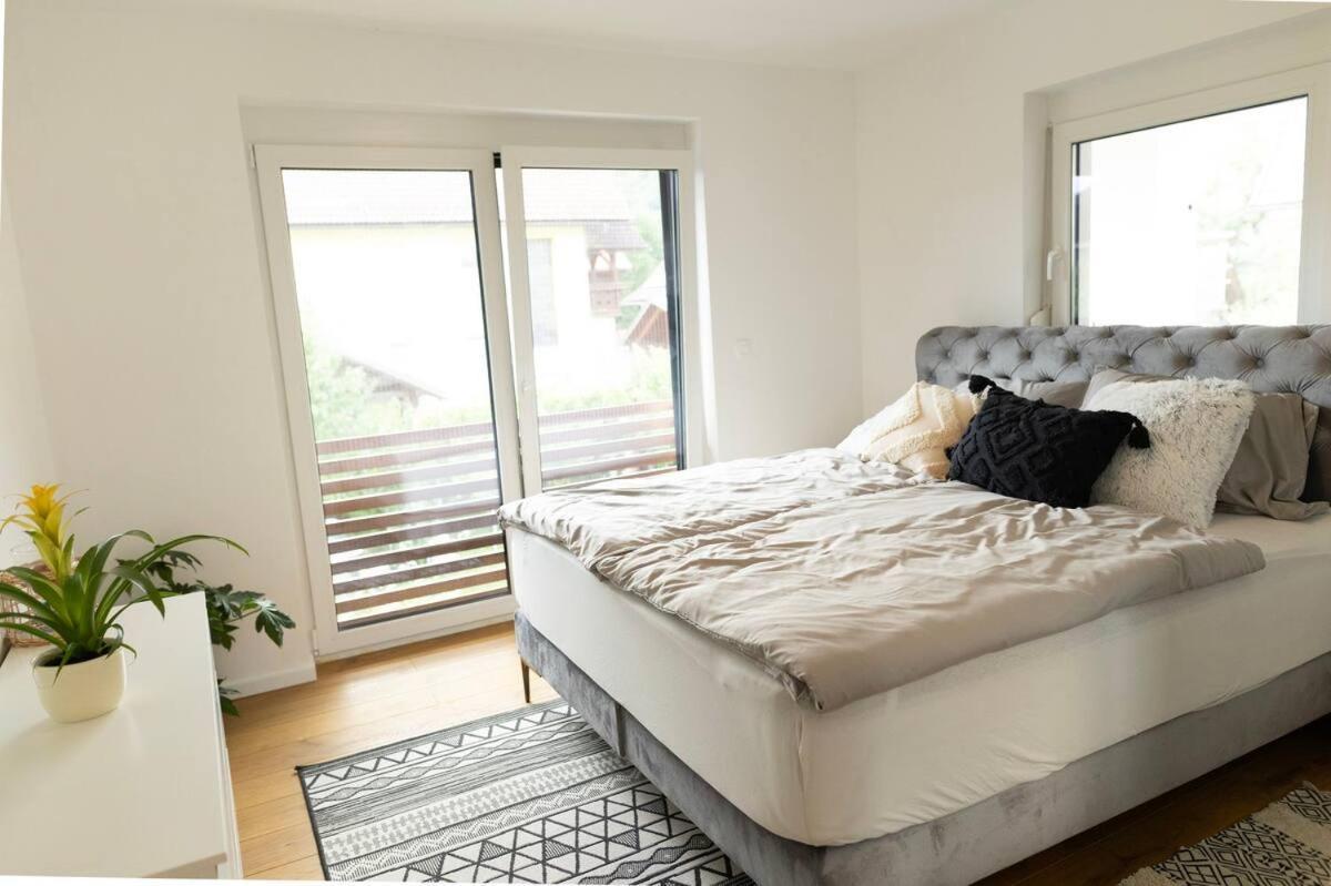 Zirovnica Aura Apartments מראה חיצוני תמונה