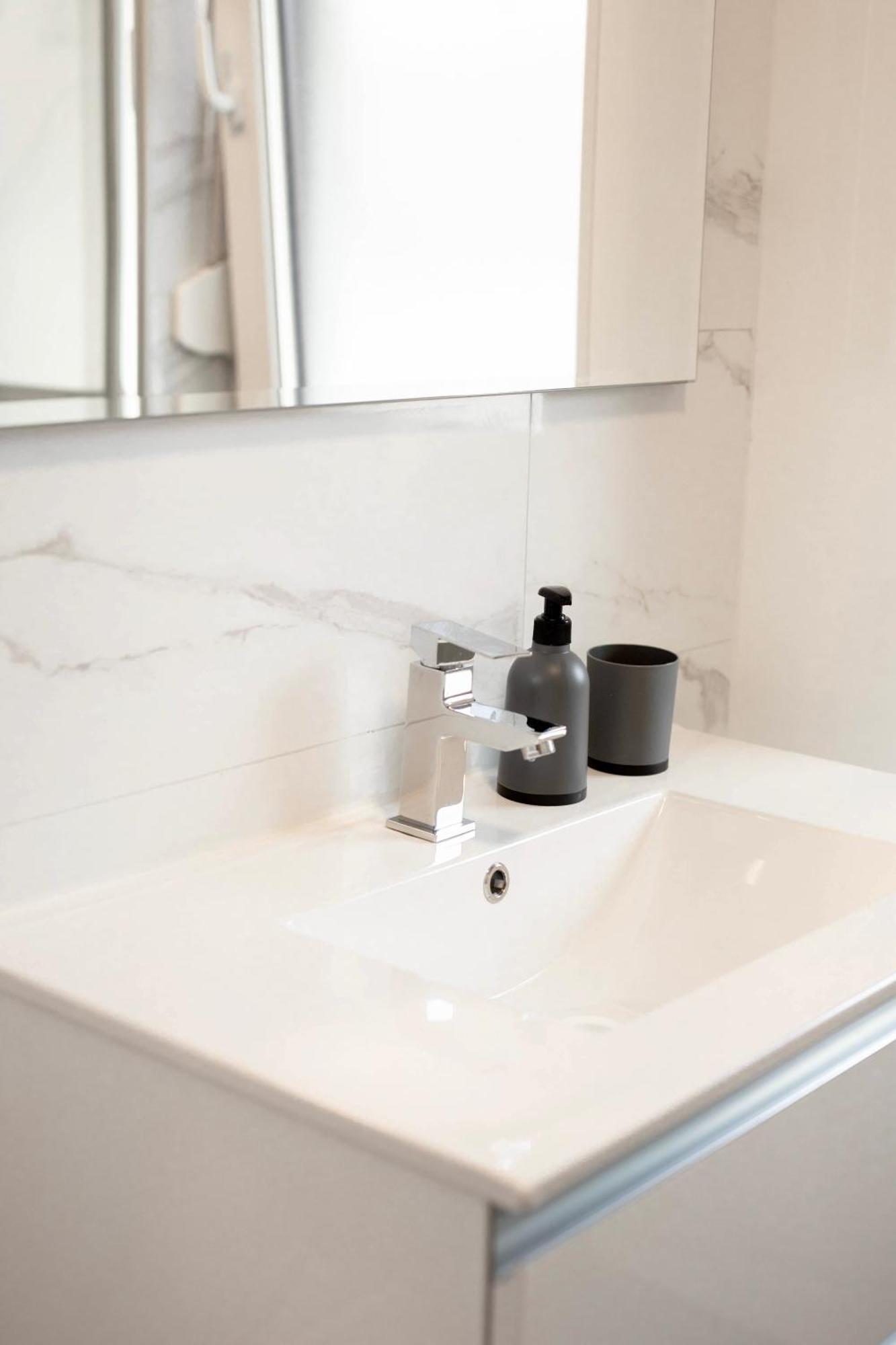 Zirovnica Aura Apartments מראה חיצוני תמונה