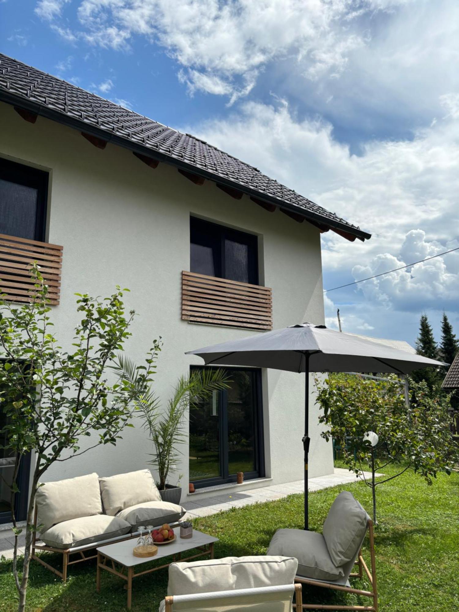 Zirovnica Aura Apartments מראה חיצוני תמונה