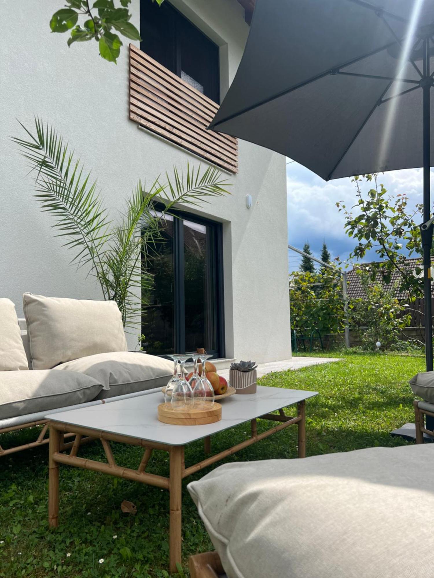 Zirovnica Aura Apartments מראה חיצוני תמונה