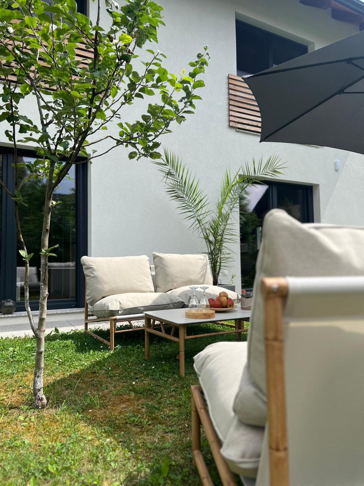 Zirovnica Aura Apartments מראה חיצוני תמונה