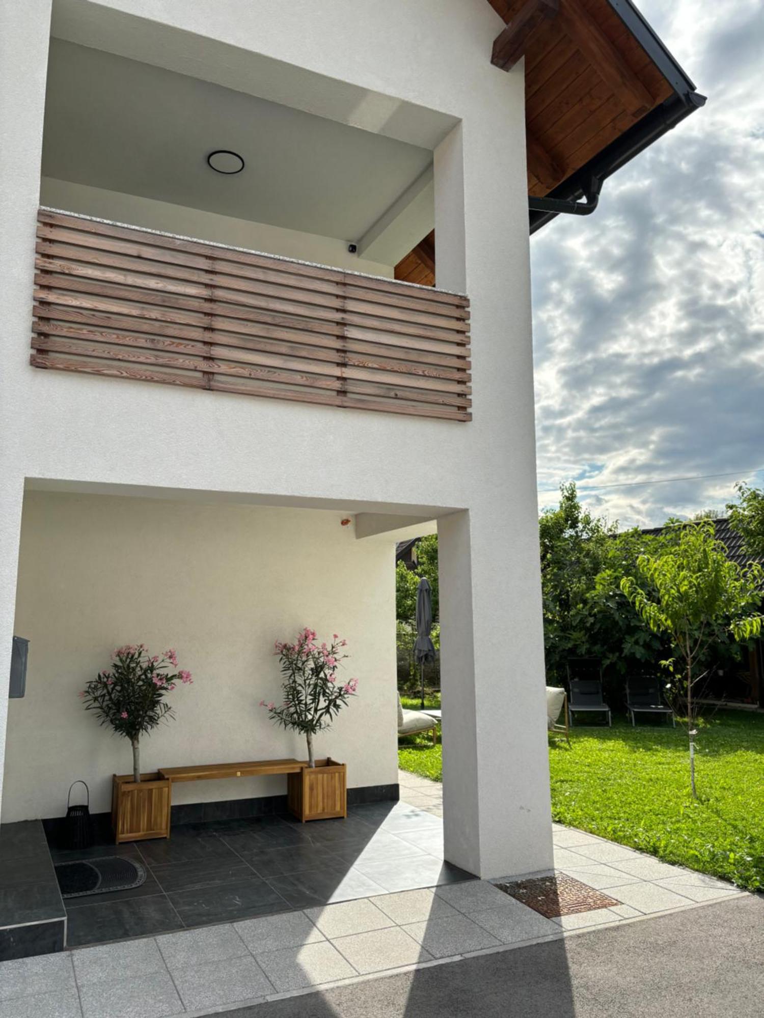 Zirovnica Aura Apartments מראה חיצוני תמונה