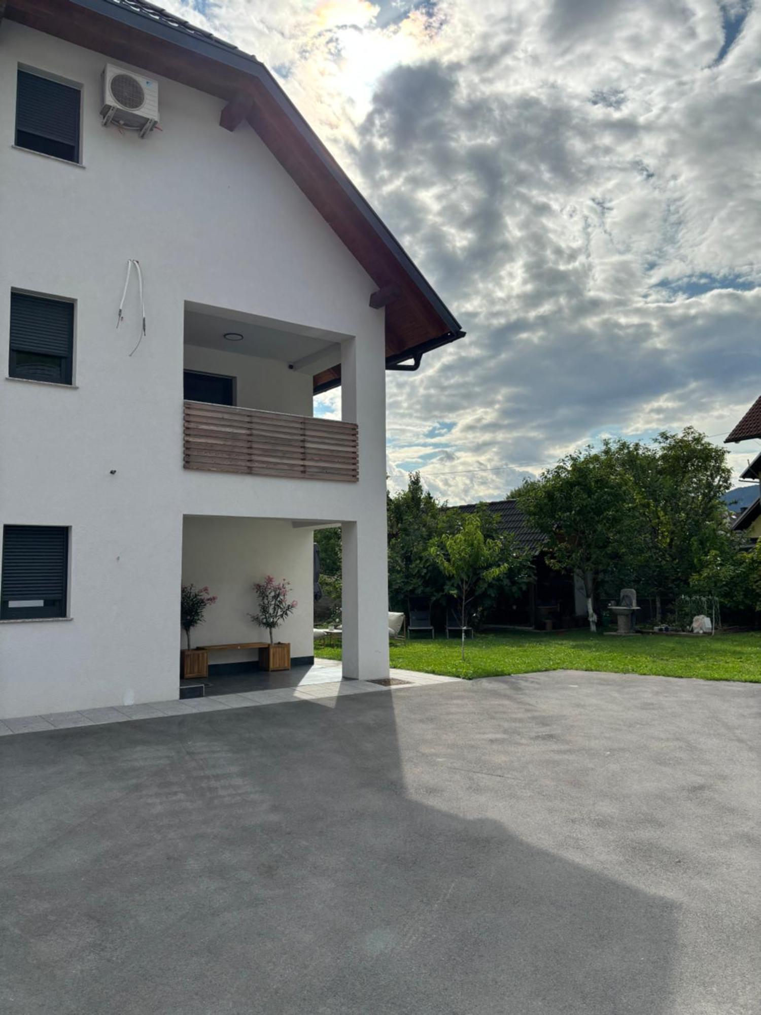 Zirovnica Aura Apartments מראה חיצוני תמונה