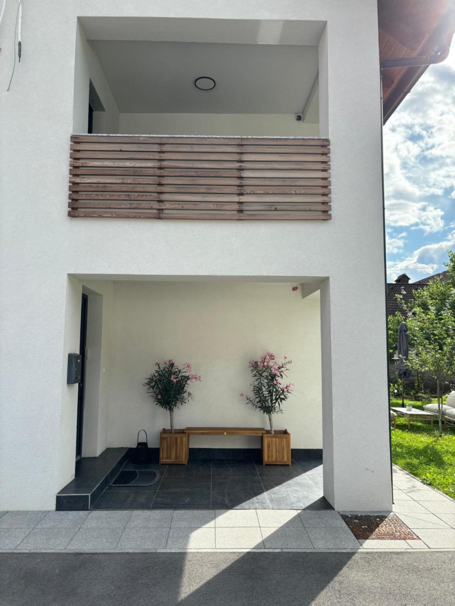 Zirovnica Aura Apartments מראה חיצוני תמונה
