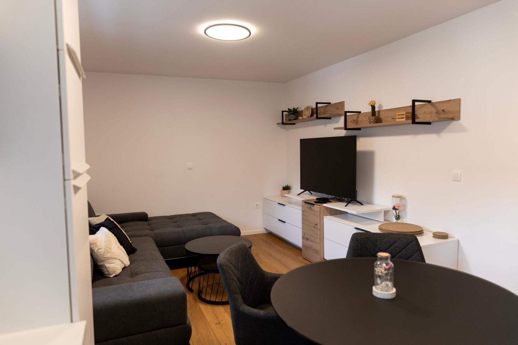 Zirovnica Aura Apartments מראה חיצוני תמונה
