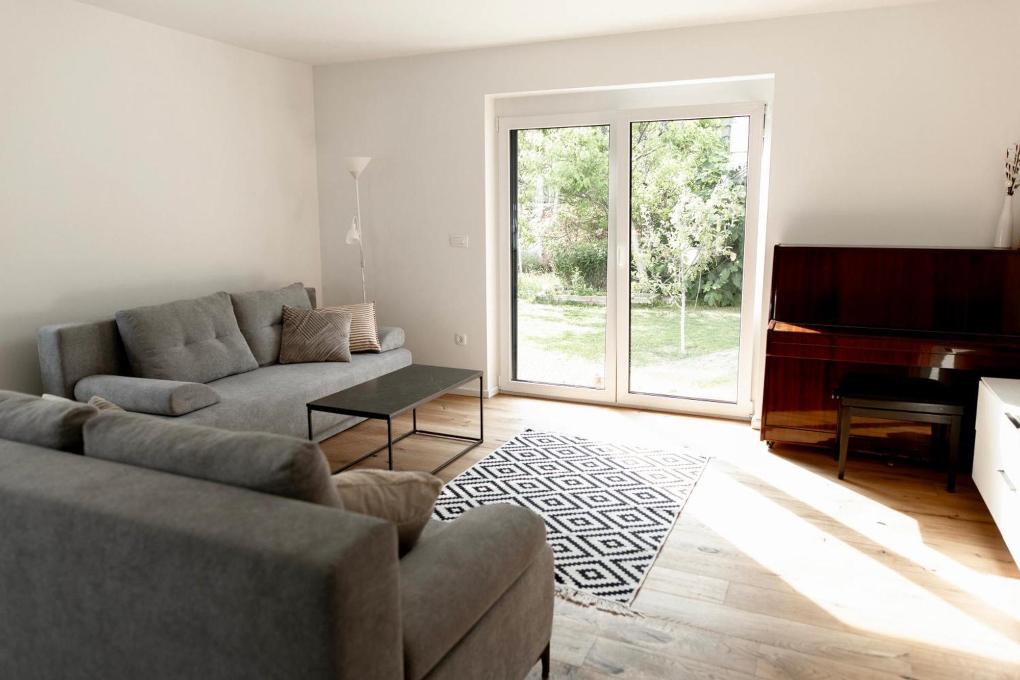 Zirovnica Aura Apartments מראה חיצוני תמונה